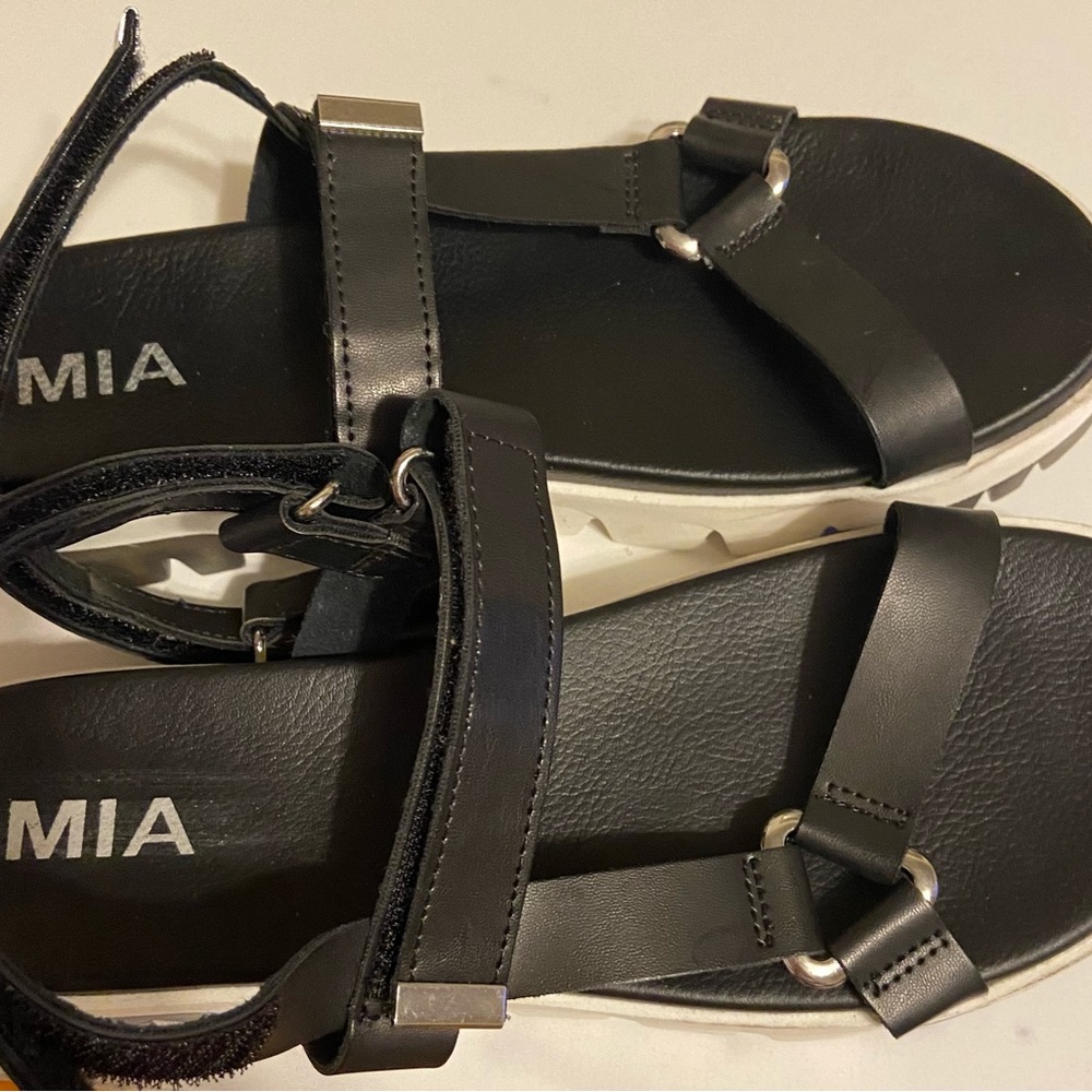 MIA - Picture 2 of 6